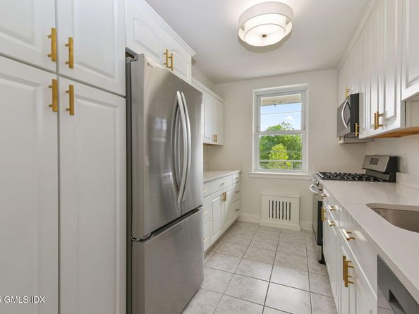 4 Putnam Hill Road 2E, Greenwich CT 06830