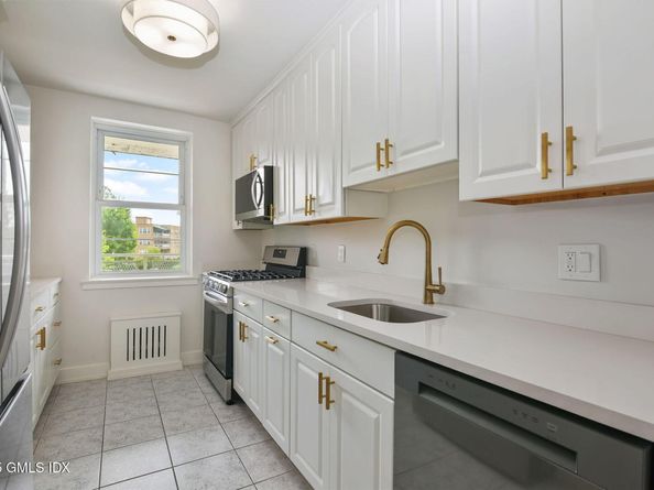 4 Putnam Hill Road 2E, Greenwich CT 06830