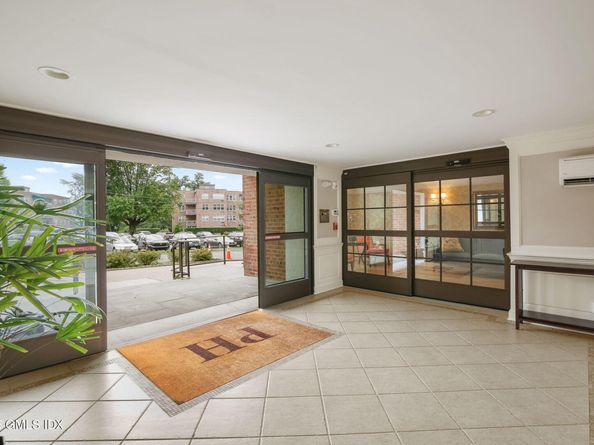 4 Putnam Hill Road 2E, Greenwich CT 06830