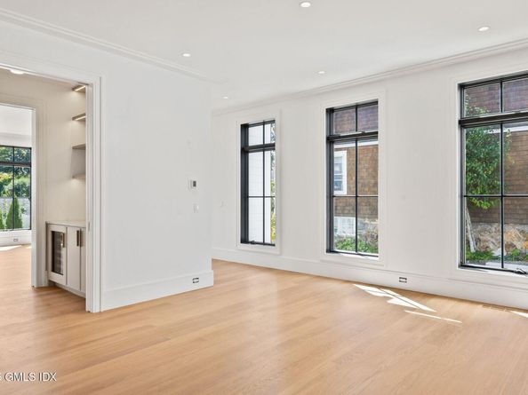 48 Lexington Avenue, Greenwich CT 06830