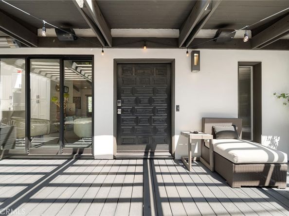 2522 Zorada Drive, Los Angeles CA 90046