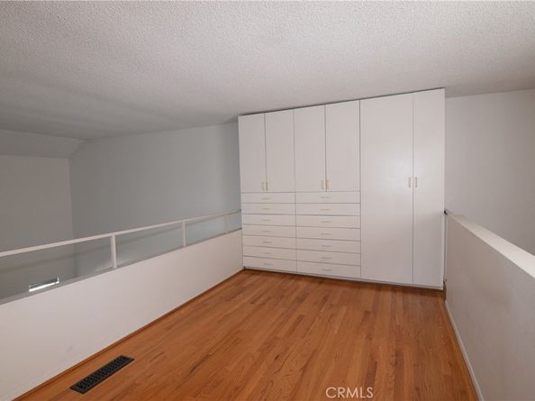 18645 Hatteras Street 211, Tarzana CA 91356