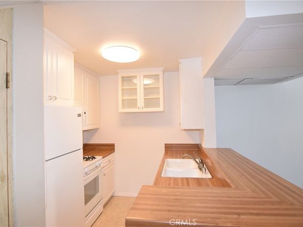 18645 Hatteras Street 211, Tarzana CA 91356