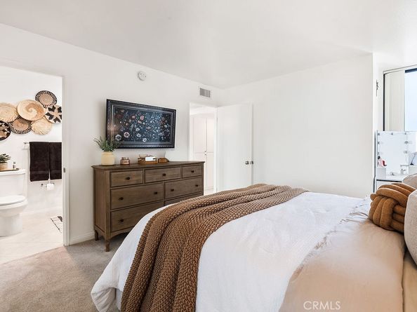 7826 Topanga Canyon Boulevard 301, Canoga Park CA 91304