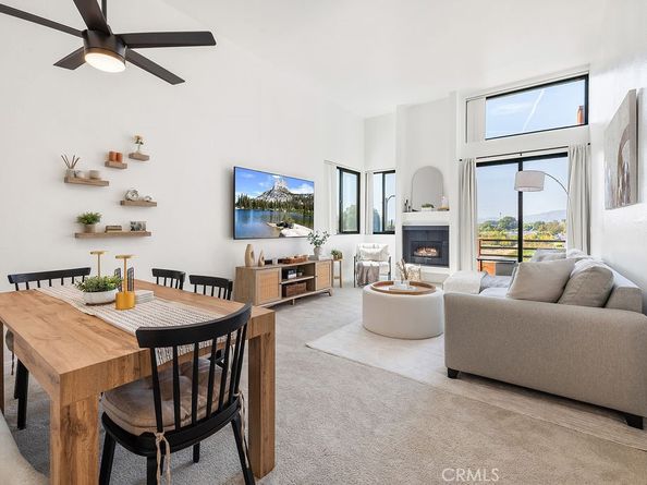 7826 Topanga Canyon Boulevard 301, Canoga Park CA 91304