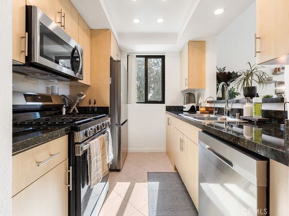 7826 Topanga Canyon Boulevard 301, Canoga Park CA 91304