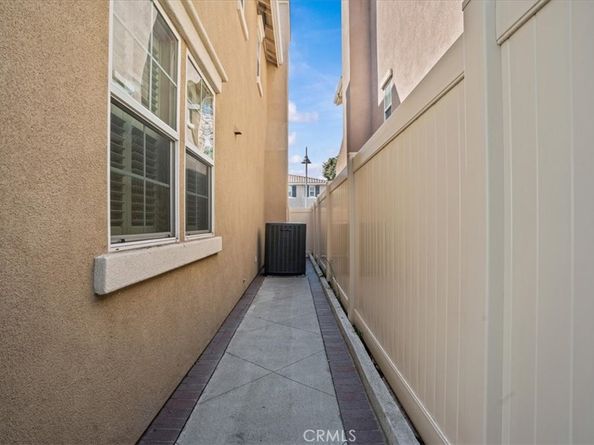 2709 W Madison Cir, Anaheim CA 92801