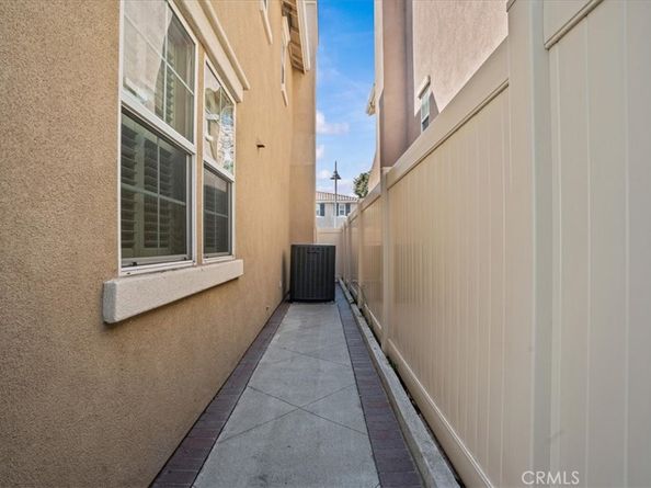 2709 W Madison Cir, Anaheim CA 92801