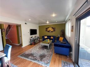 6625 Wilbur 13, Reseda CA 91335