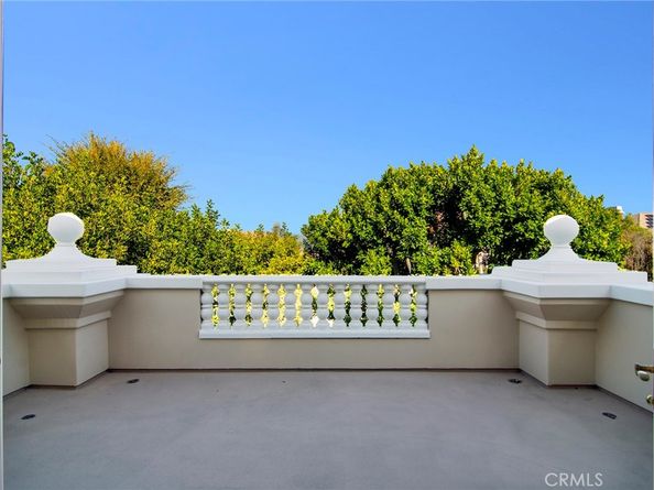 19134 Briarfield Way, Tarzana CA 91356