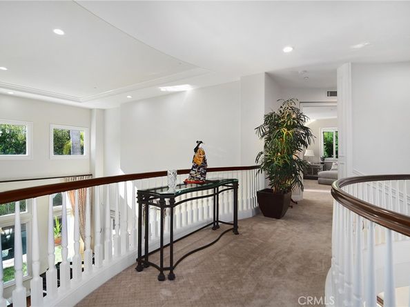 19134 Briarfield Way, Tarzana CA 91356