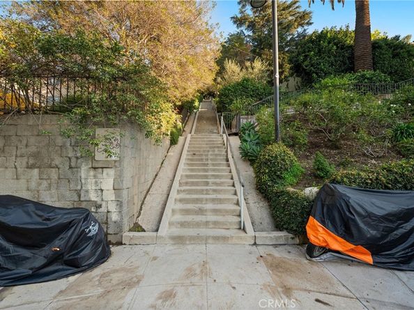 2125 Cove Avenue, Los Angeles CA 90039