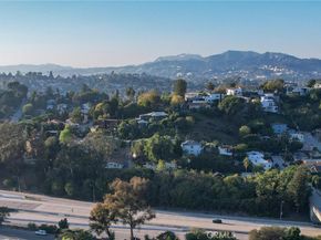 2125 Cove Avenue, Los Angeles CA 90039