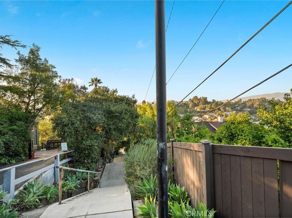 2125 Cove Avenue, Los Angeles CA 90039