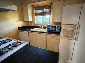 22049 Oxnard, Woodland Hills CA 91367