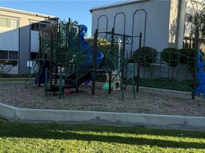 22049 Oxnard, Woodland Hills CA 91367