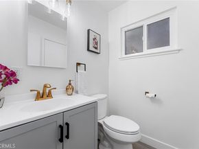 8356 Vanalden, Northridge CA 91324