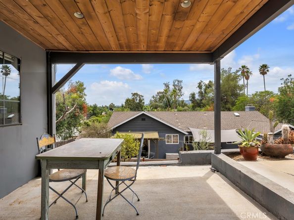 19419 Oxnard Street, Tarzana CA 91356