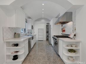 19419 Oxnard Street, Tarzana CA 91356