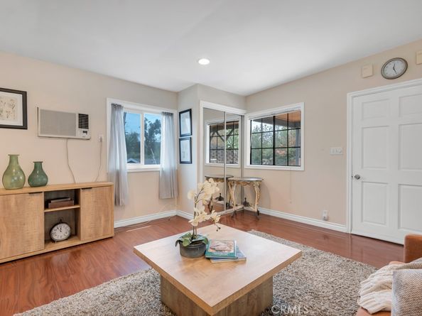 19419 Oxnard Street, Tarzana CA 91356