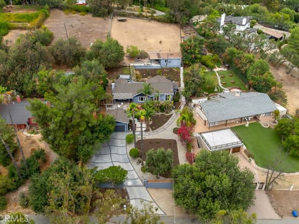 19419 Oxnard Street, Tarzana CA 91356