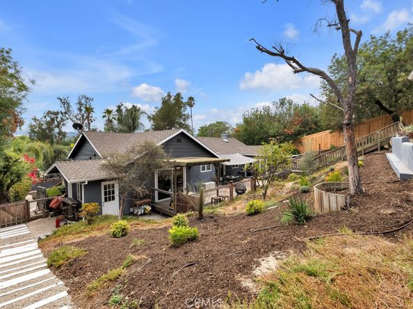 19419 Oxnard Street, Tarzana CA 91356