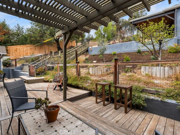 19419 Oxnard Street, Tarzana CA 91356