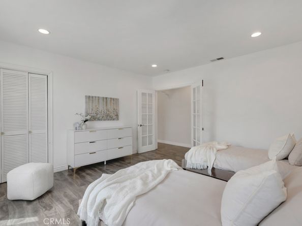 19419 Oxnard Street, Tarzana CA 91356