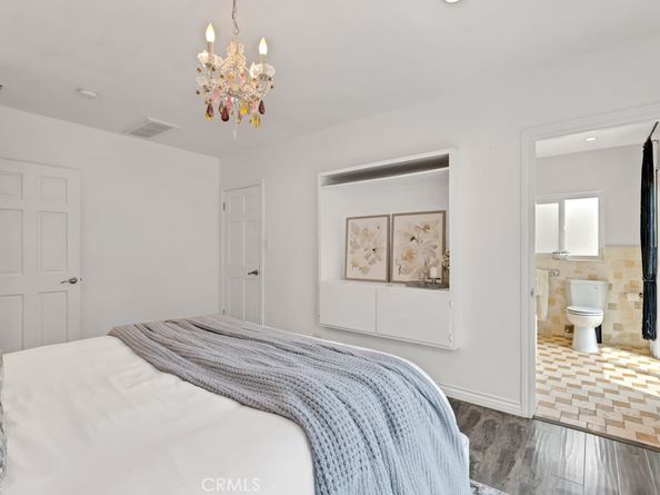 19419 Oxnard Street, Tarzana CA 91356