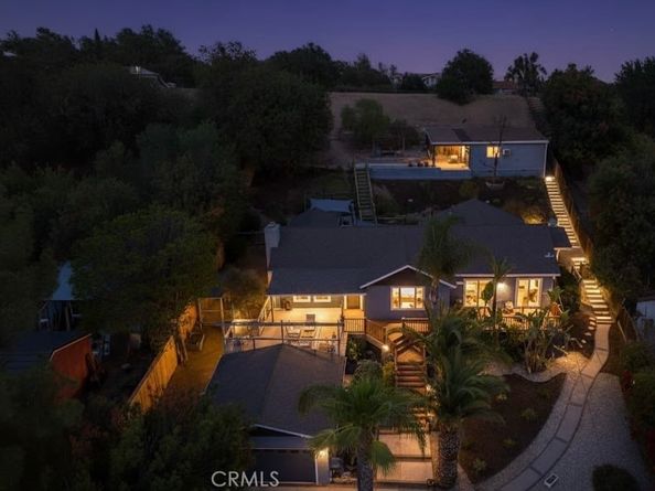 19419 Oxnard Street, Tarzana CA 91356