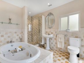 19419 Oxnard Street, Tarzana CA 91356