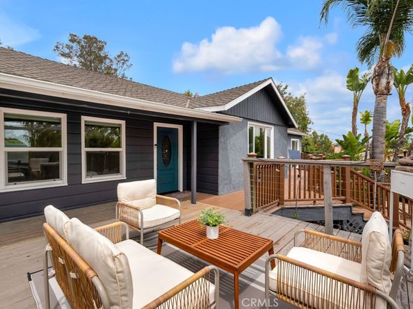 19419 Oxnard Street, Tarzana CA 91356