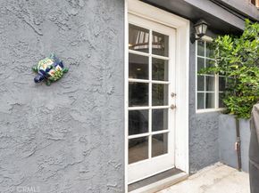 19419 Oxnard Street, Tarzana CA 91356