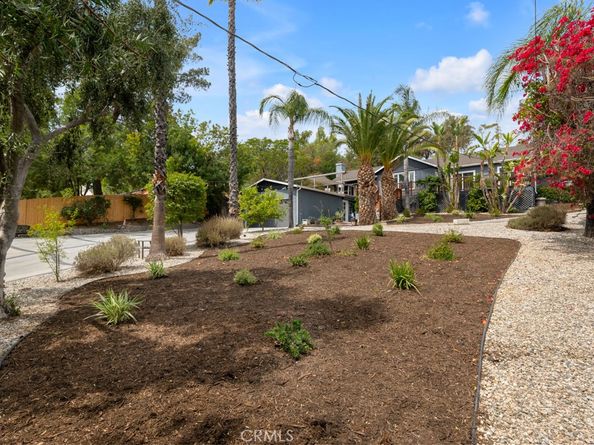 19419 Oxnard Street, Tarzana CA 91356