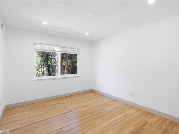 8581 Owensmouth, Canoga Park CA 91304