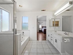 17543 Saticoy St, Northridge CA 91325