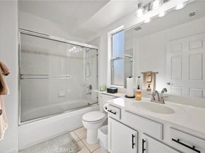 17543 Saticoy St, Northridge CA 91325