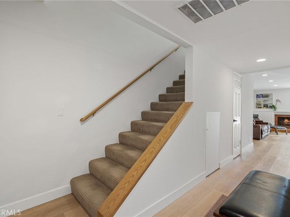 1 3rd Pl 2, Long Beach CA 90802