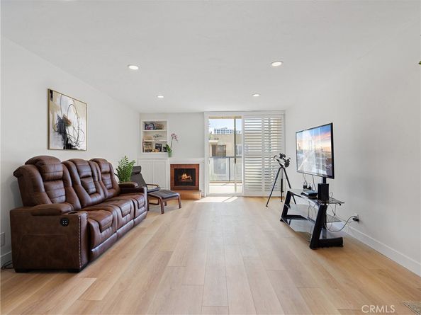 1 3rd Pl 2, Long Beach CA 90802