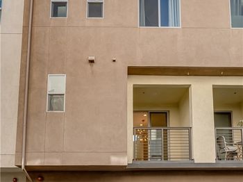 1013 Eucalipto Place