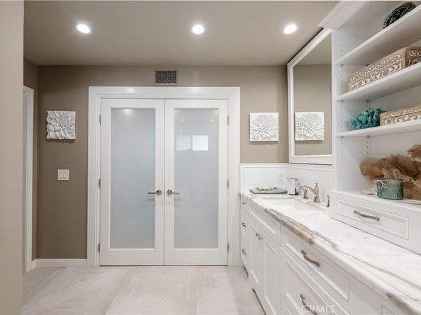 1 Santa Rosa Court, Manhattan Beach CA 90266