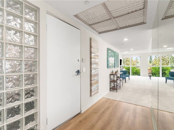 1927 Glendon 301, Los Angeles CA 90025