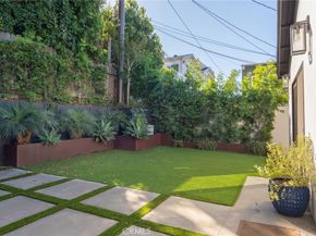 966 Rosecrans Avenue, Manhattan Beach CA 90266