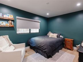 966 Rosecrans Avenue, Manhattan Beach CA 90266