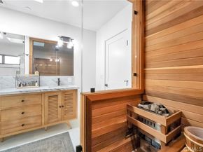 966 Rosecrans Avenue, Manhattan Beach CA 90266