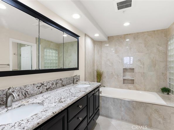 2243 Martin 207, Irvine CA 92612