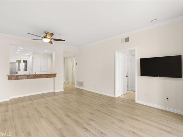 2243 Martin 207, Irvine CA 92612