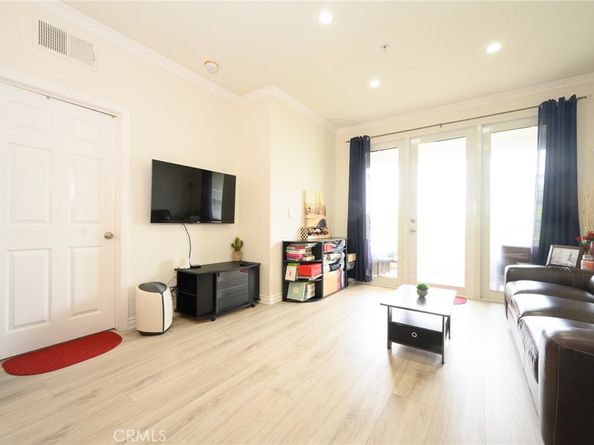 2243 Martin 207, Irvine CA 92612