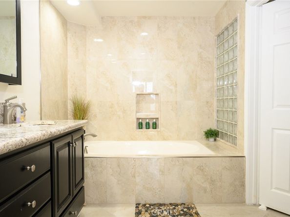 2243 Martin 207, Irvine CA 92612