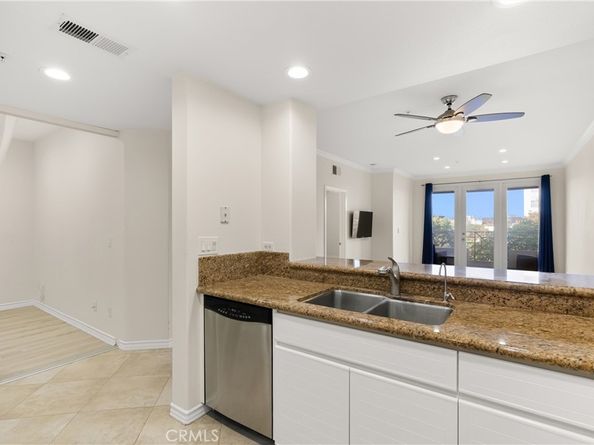 2243 Martin 207, Irvine CA 92612